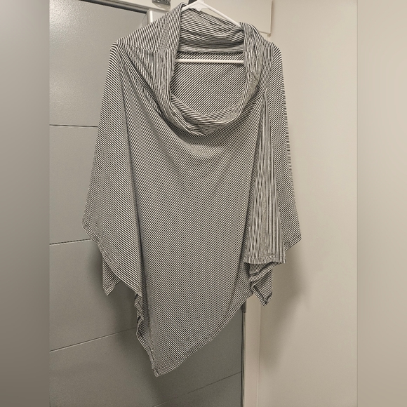 Buttercream Poncho - Picture 2 of 4